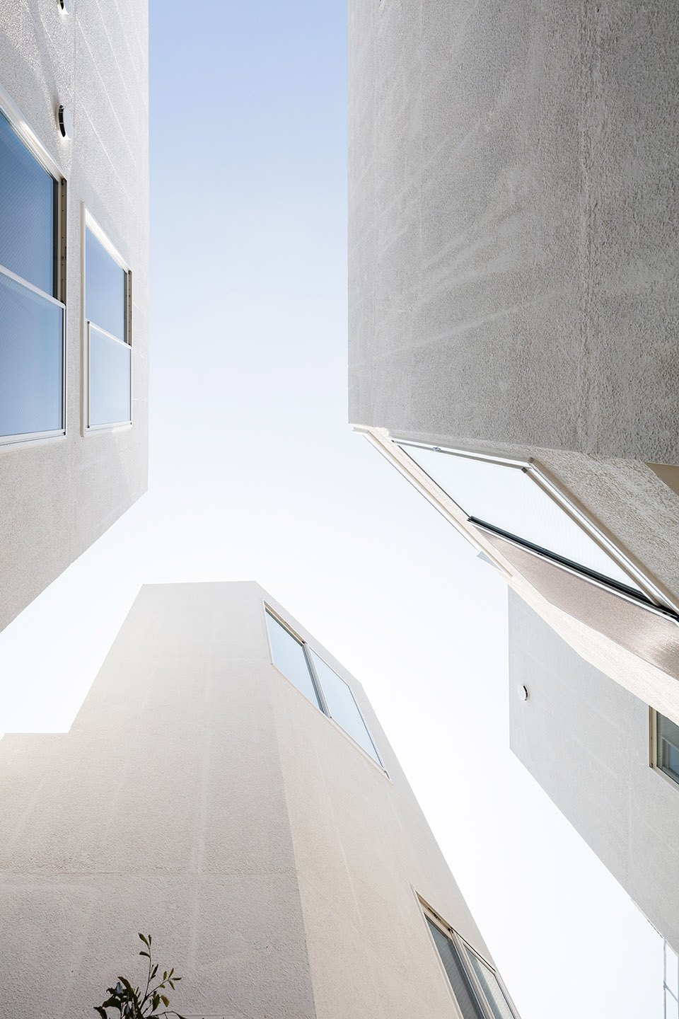 Uehara Apartment by Hiroyuki Ito Architects 06