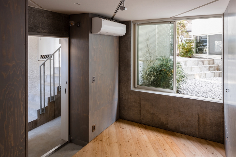Uehara Apartment by Hiroyuki Ito Architects 07