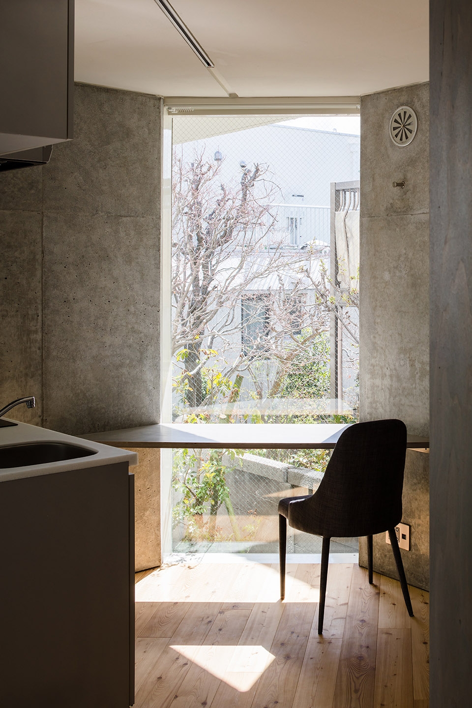 Uehara Apartment by Hiroyuki Ito Architects 09