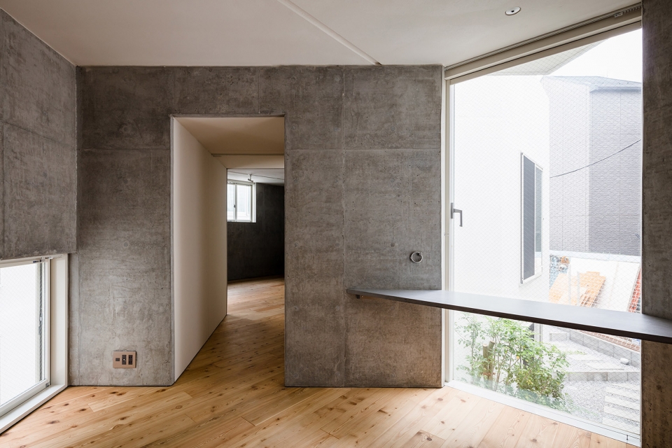 Uehara Apartment by Hiroyuki Ito Architects 10