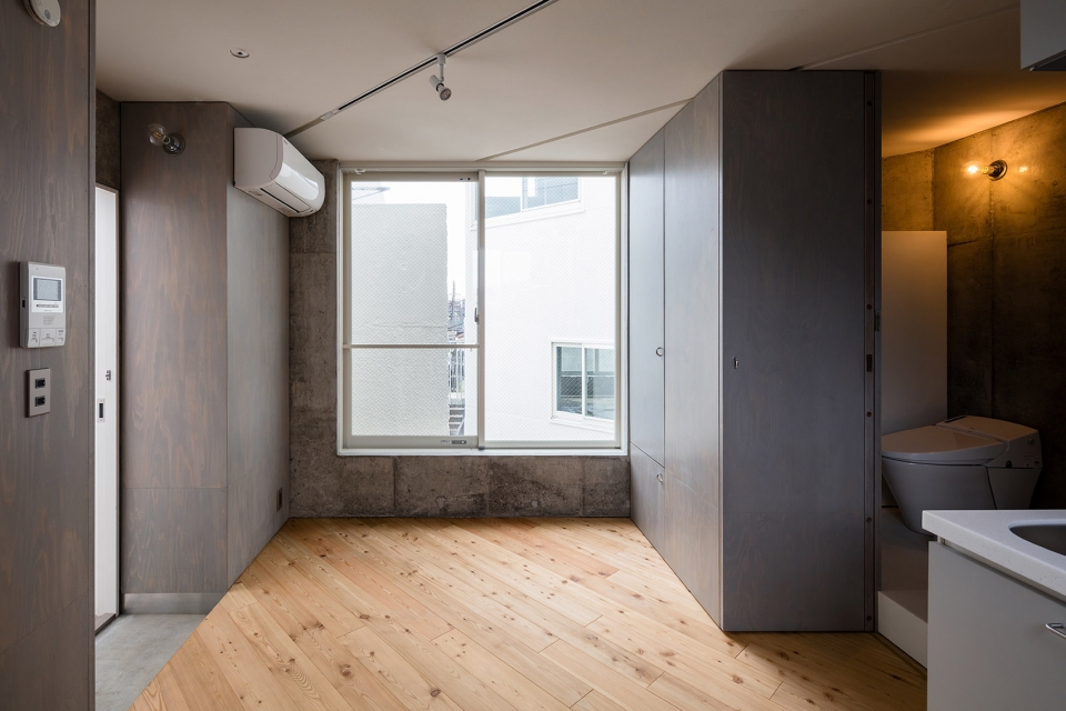Uehara Apartment by Hiroyuki Ito Architects 11