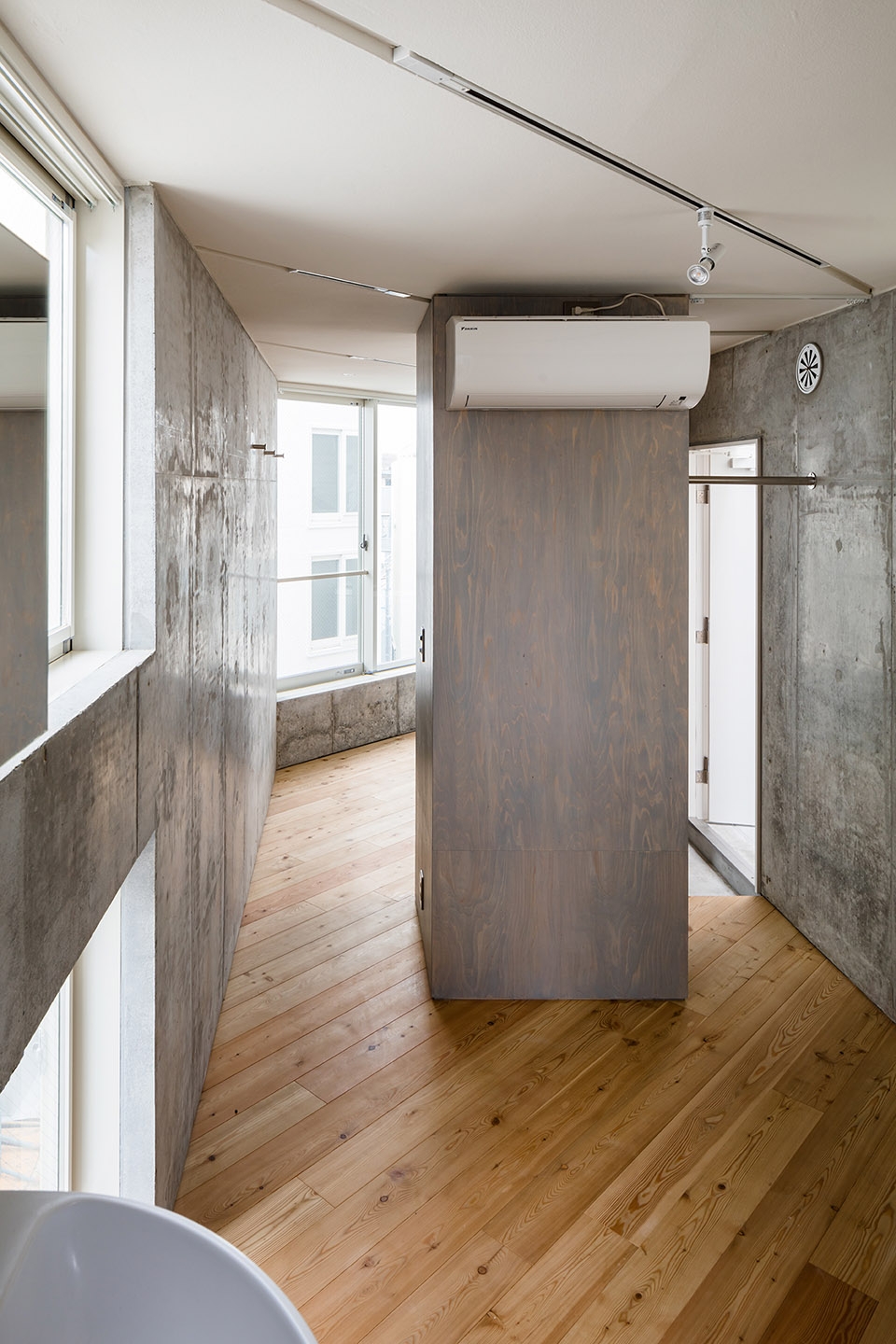 Uehara Apartment by Hiroyuki Ito Architects 12