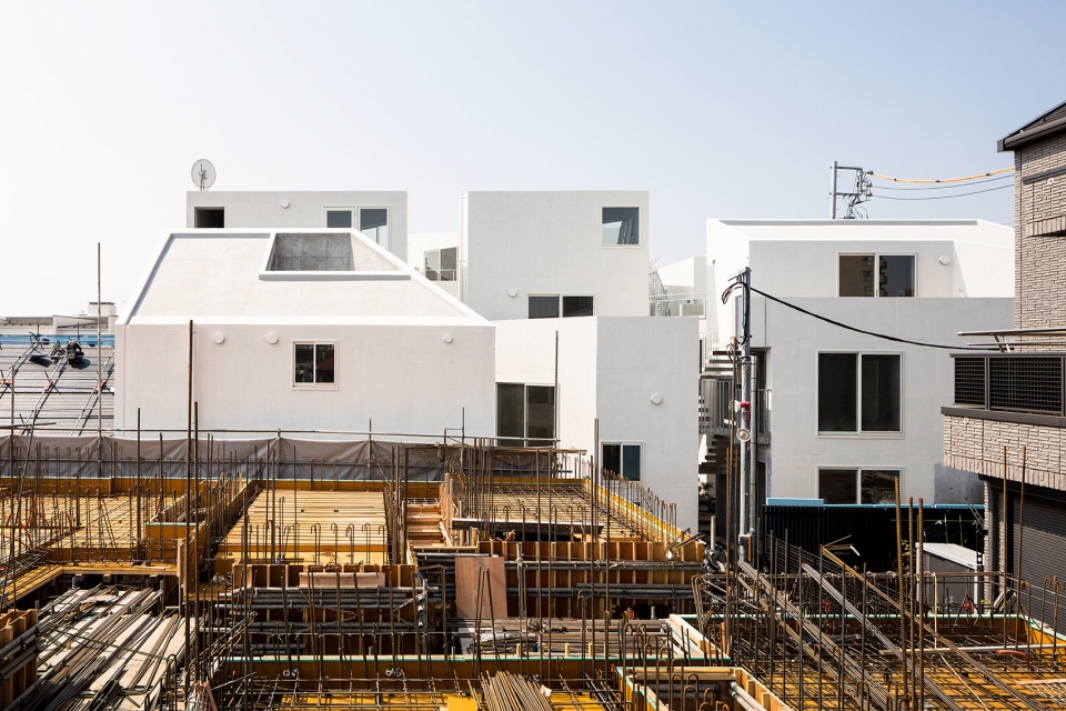 Uehara Apartment by Hiroyuki Ito Architects 14