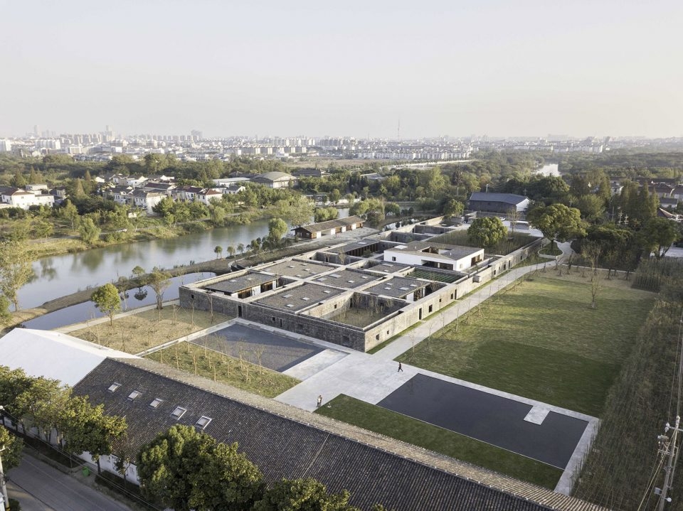 The Walled Tsingpu Yangzhou Retreat by NeriHu 960x719