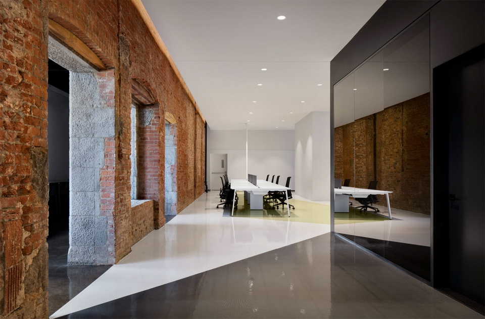 lightspeed office second phase by acdf architecture