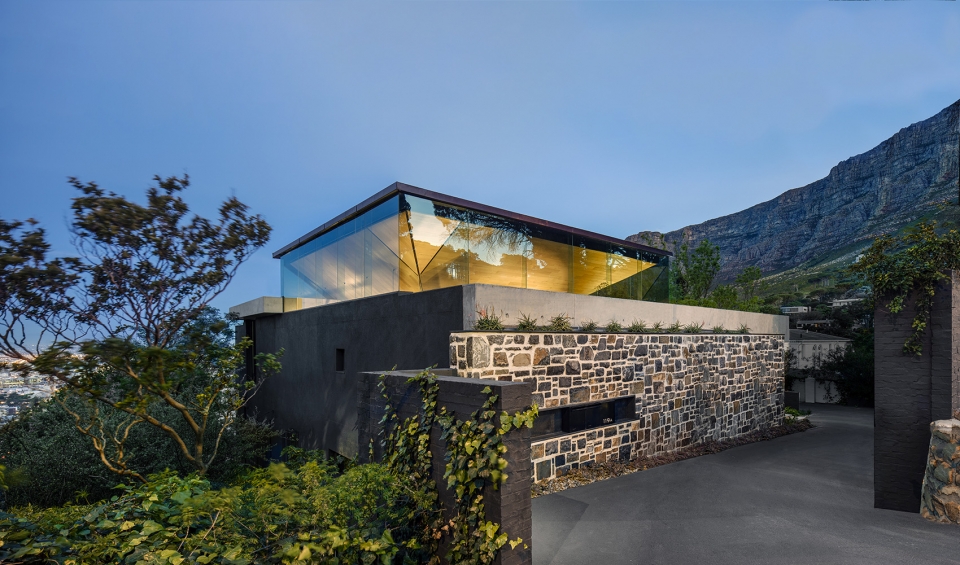 kloof 119a by saota