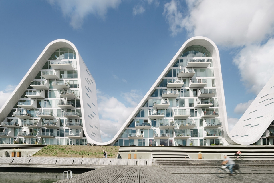 the wave apartment by henning larsen