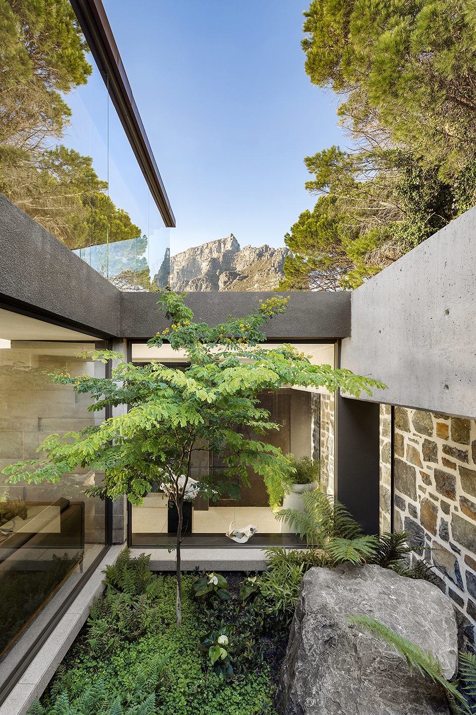 kloof 119a by saota