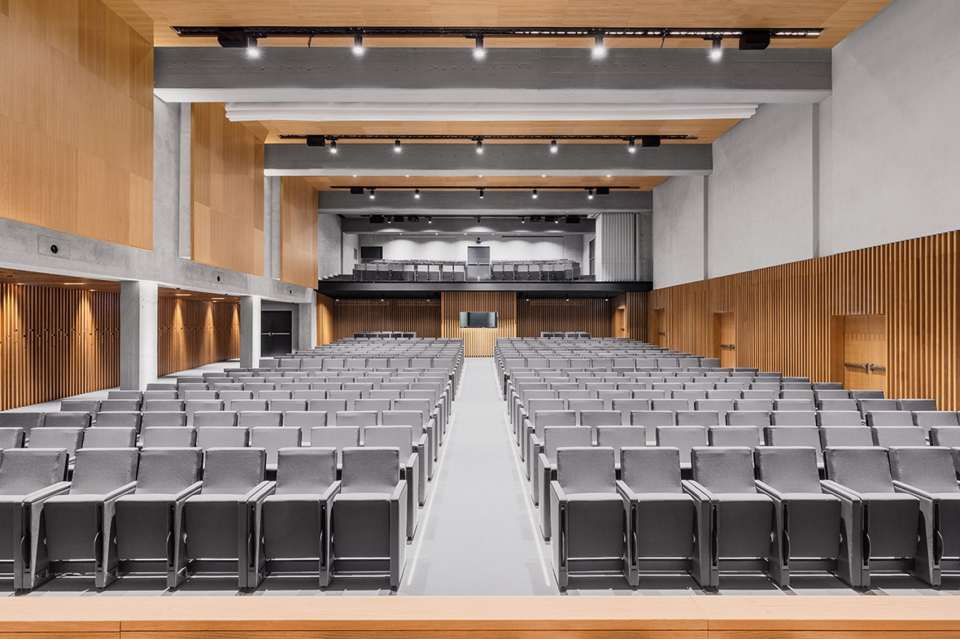 aula magna auditorium by studio gemma and alvisi kirimoto