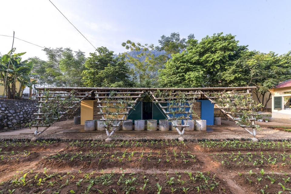 toigetation 2 by hp architects