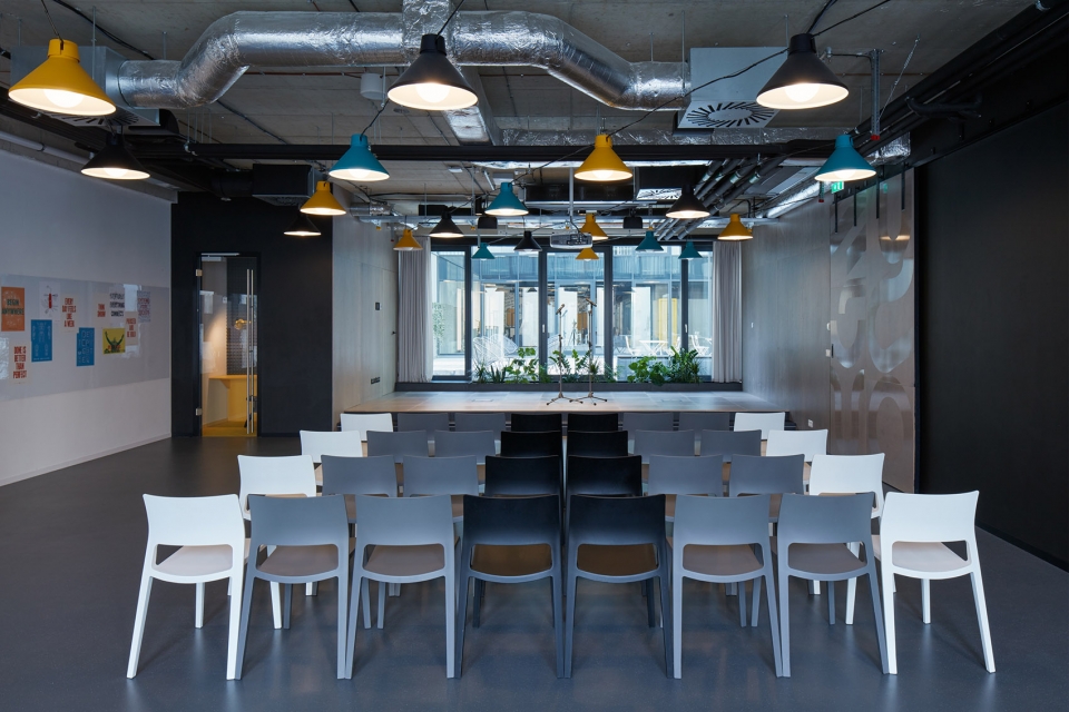 hubhub na prikope by studio perspektiv s r o