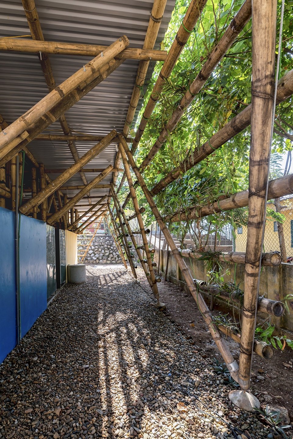 toigetation 2 by hp architects