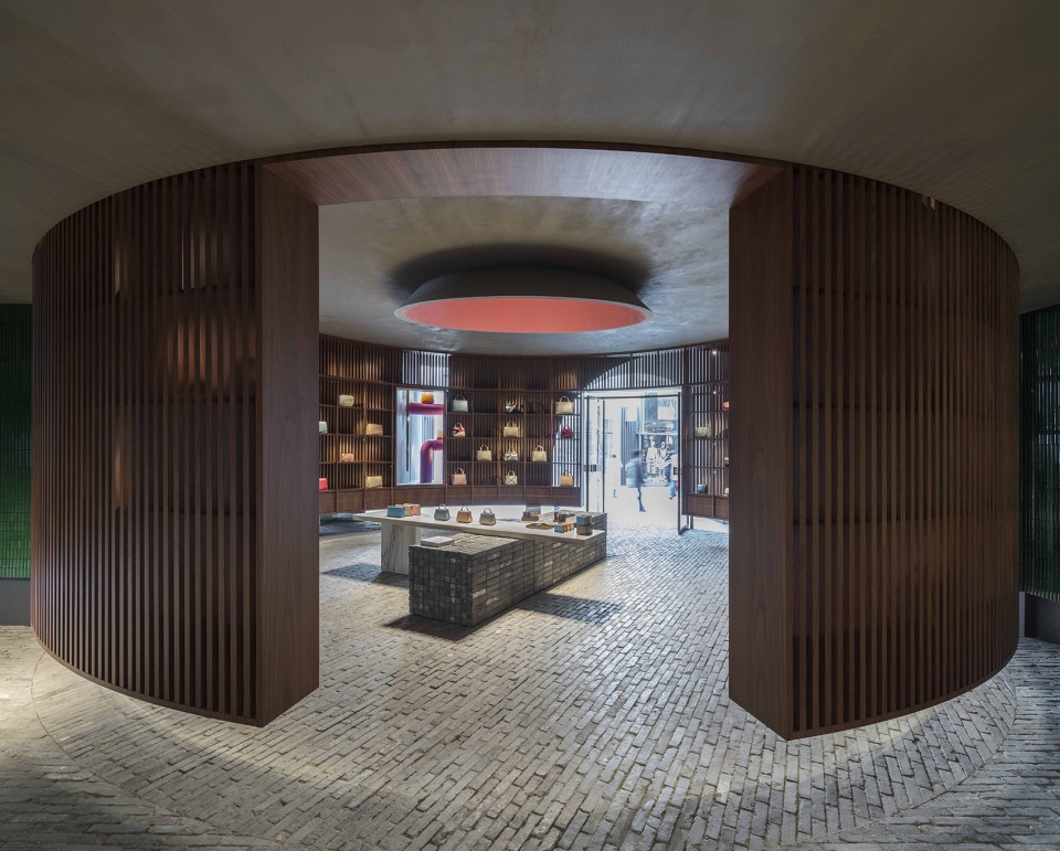 valextra store chengdu neri hu