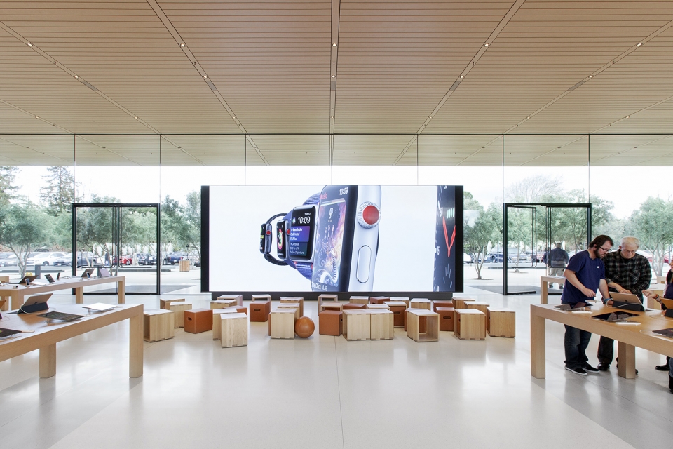 apple park visitor center by foster partners