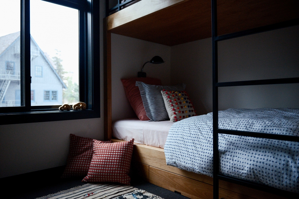 alpine noir chalet by casework and keystone architecture