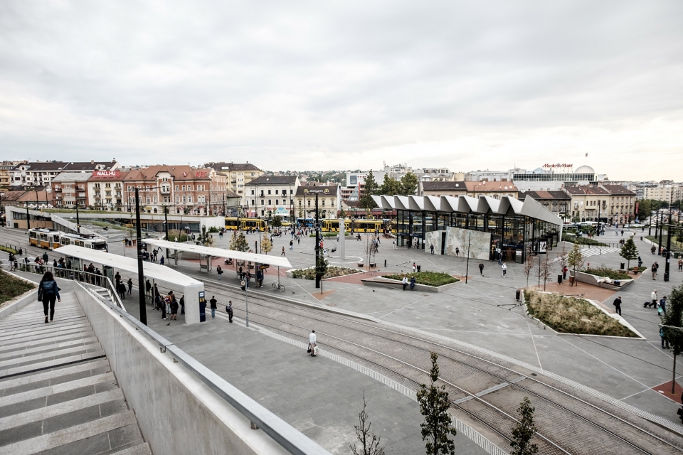 szell kalman square by epitesz studio