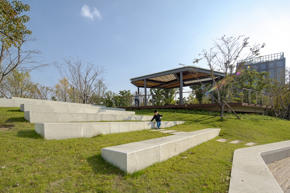 green axis of nengda business district china by la design