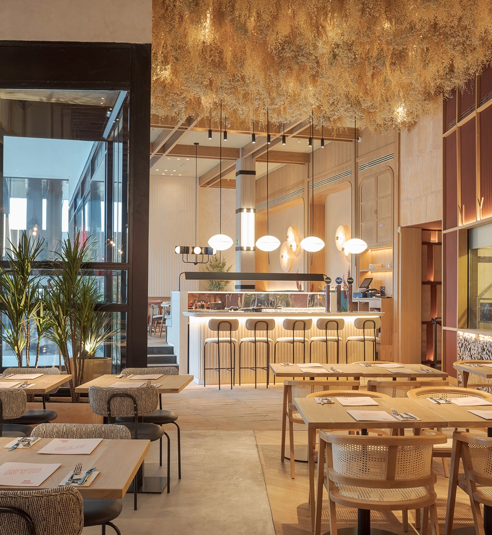 interior design of new york burger restaurant by proyecto singular