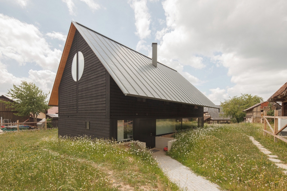 house cs by daniel laubrich