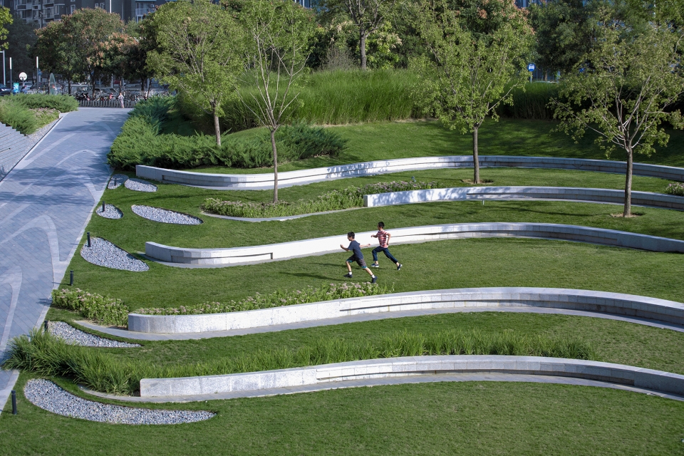 landscape design of wangjing soho china by ecoland