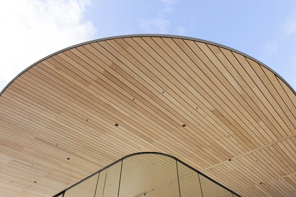 apple park visitor center by foster partners