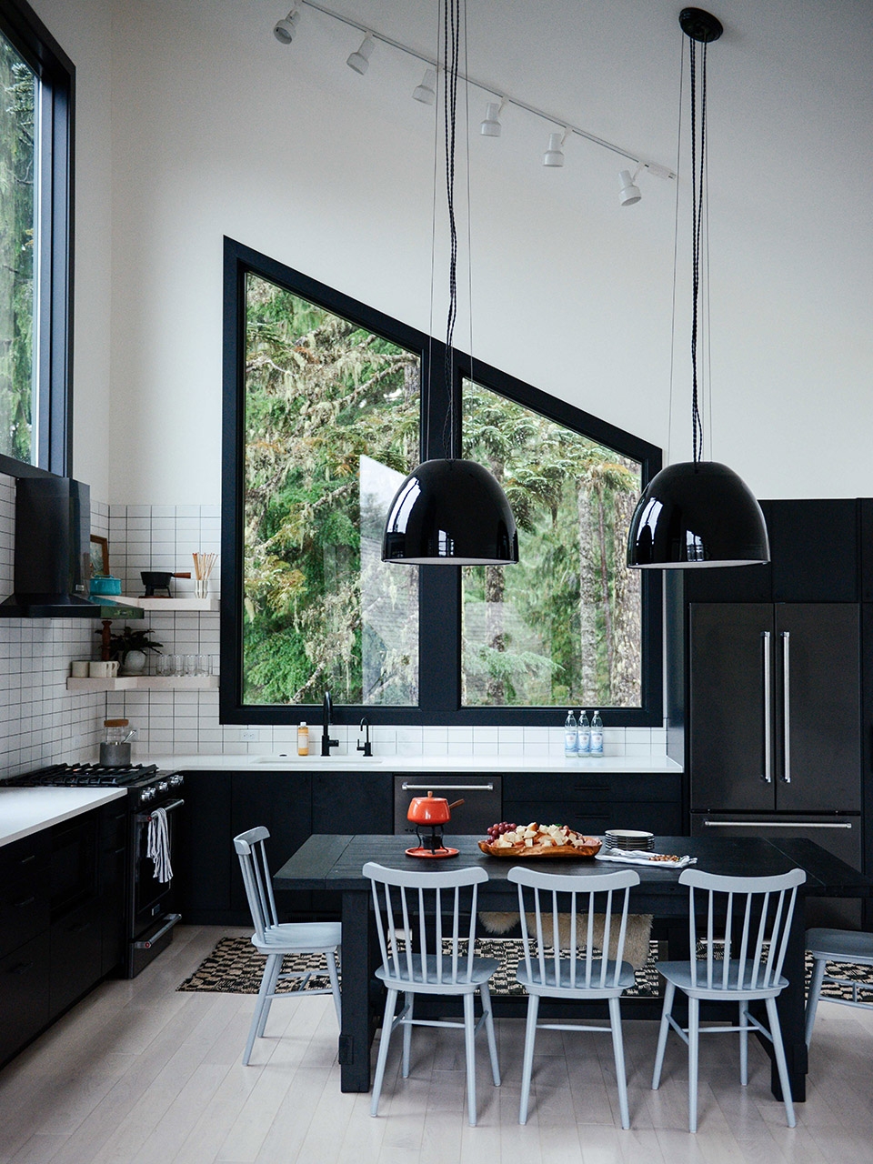 alpine noir chalet by casework and keystone architecture