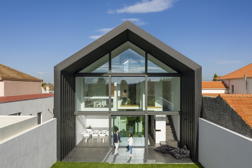 arch house by frari