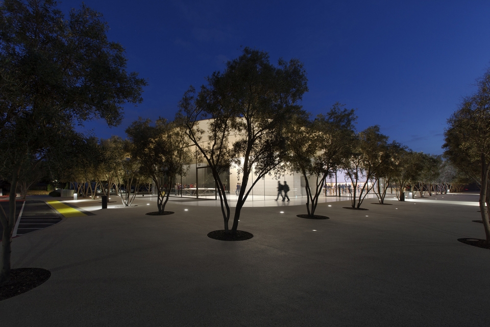 apple park visitor center by foster partners