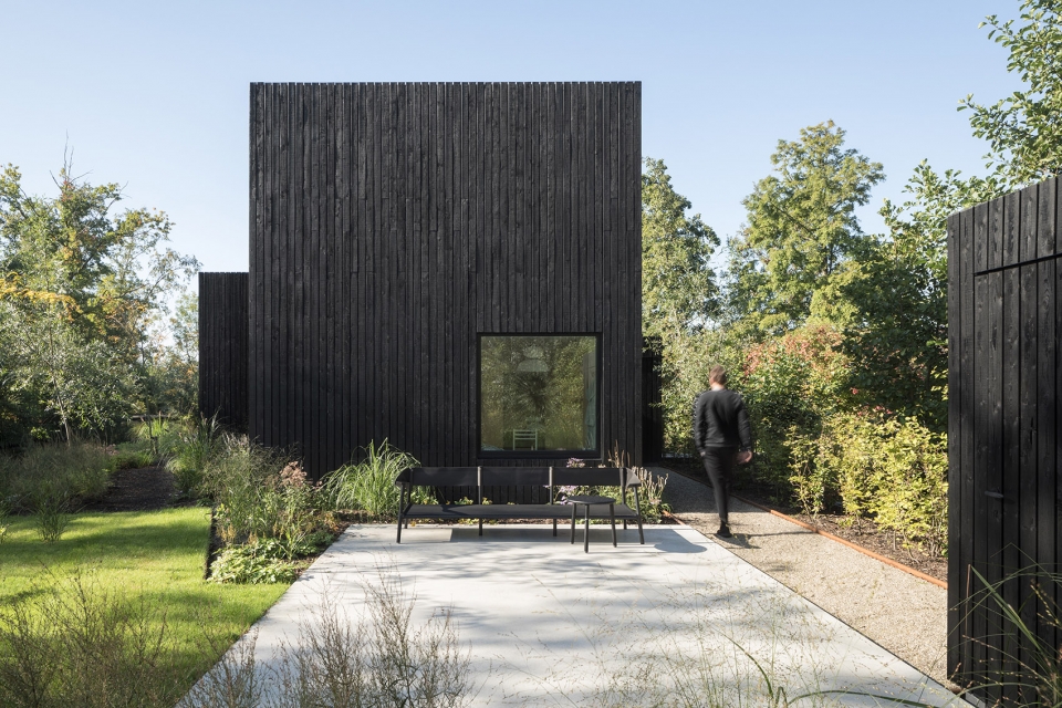 tiny holiday home by i29 and chris collaris