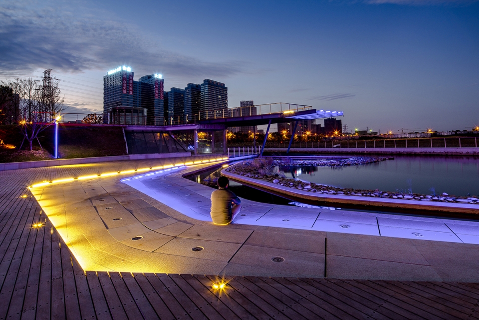 green axis of nengda business district china by la design