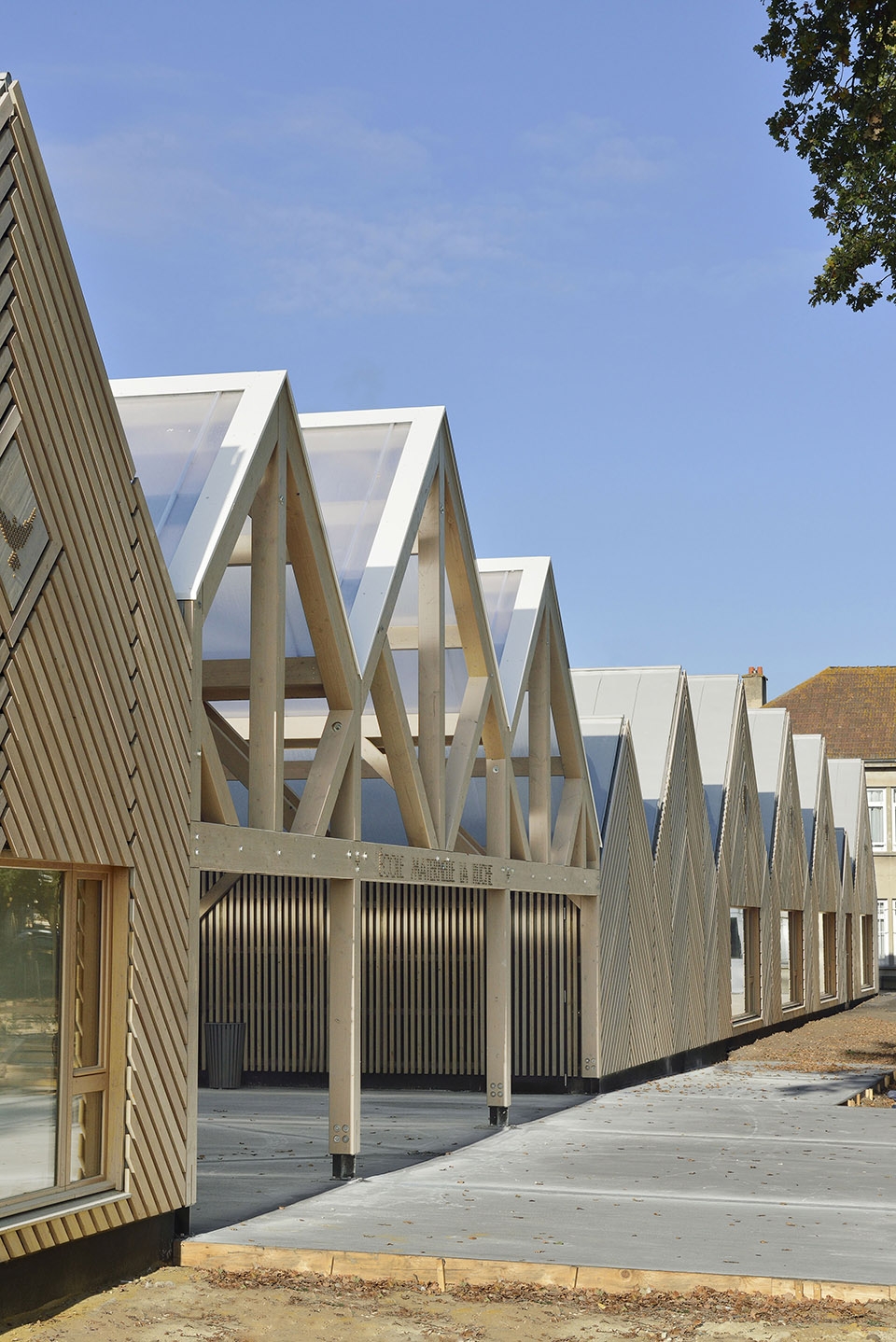school la ruche by tracks