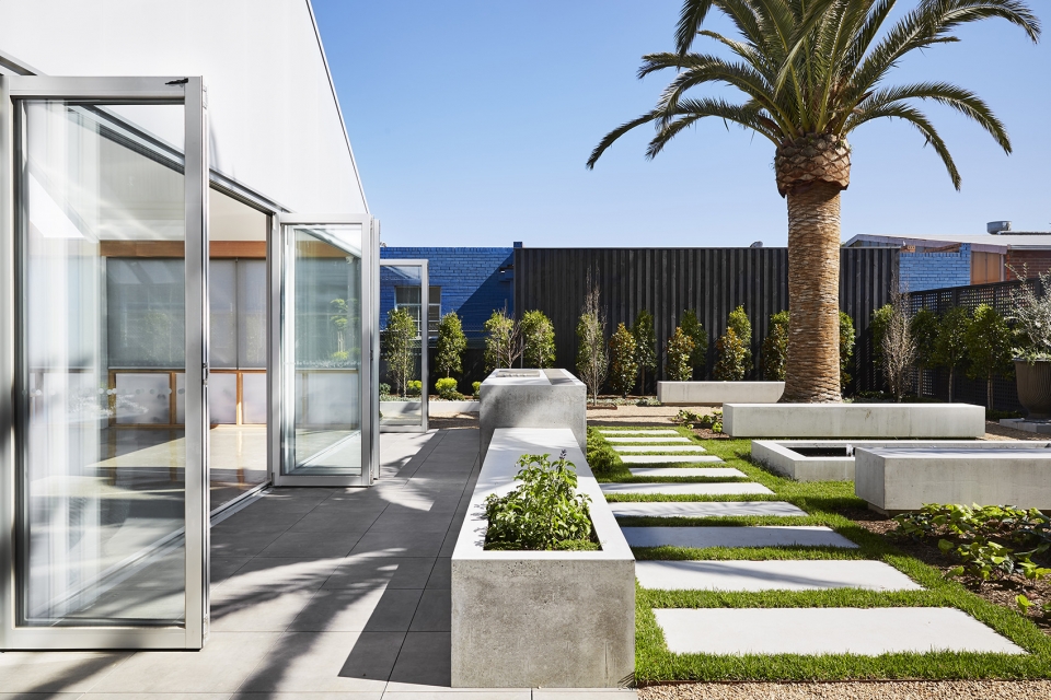 Carmans Head Office by Ewert Leaf