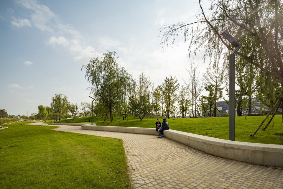 green axis of nengda business district china by la design