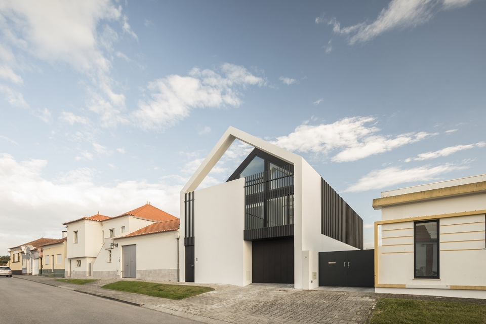arch house by frari