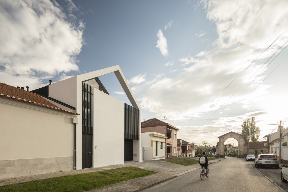 arch house by frari