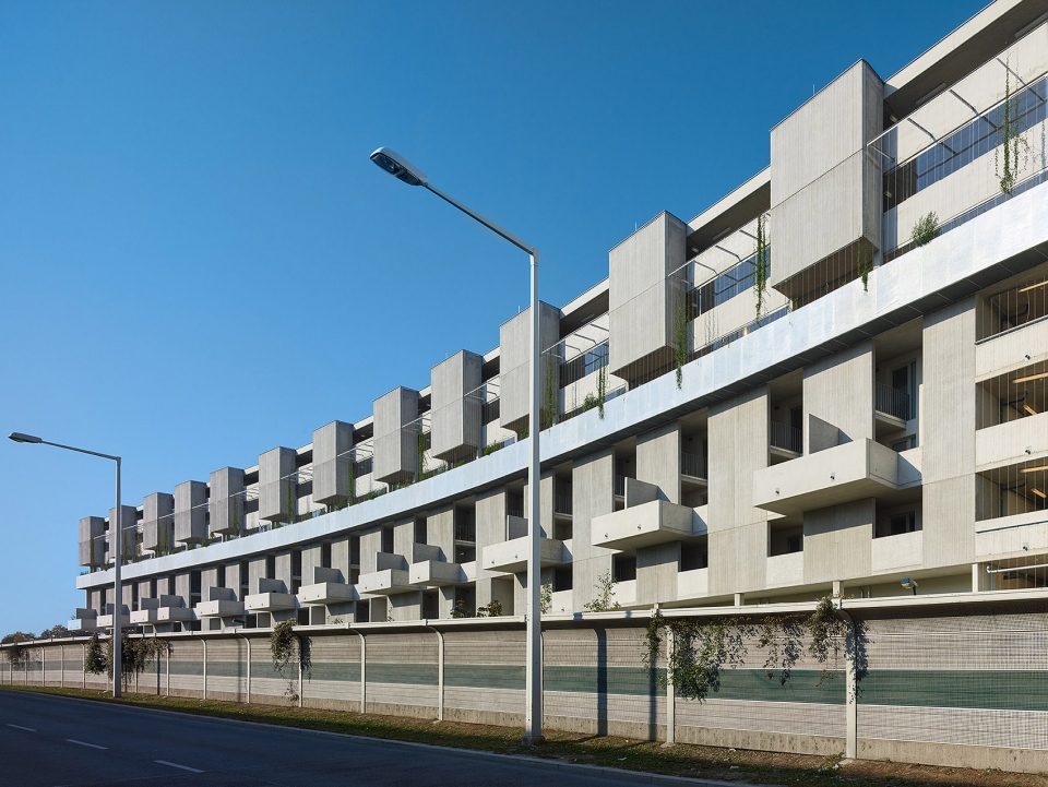 performative brise soleil by studiovlaystreeruwitz