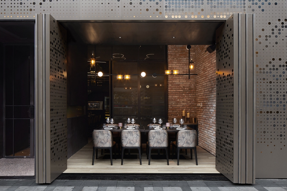 lecoq bistro china by roomoo