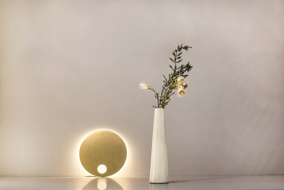 subtle happiness table lamp push design