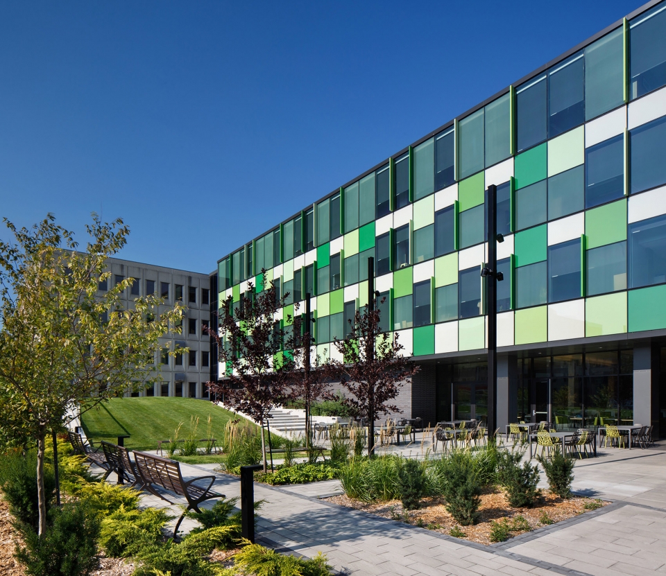confederation des syndicats nationaux csn headquarters expansion by bgla neuf architectes