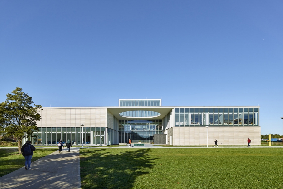 learning resource center by ikon 5 architects