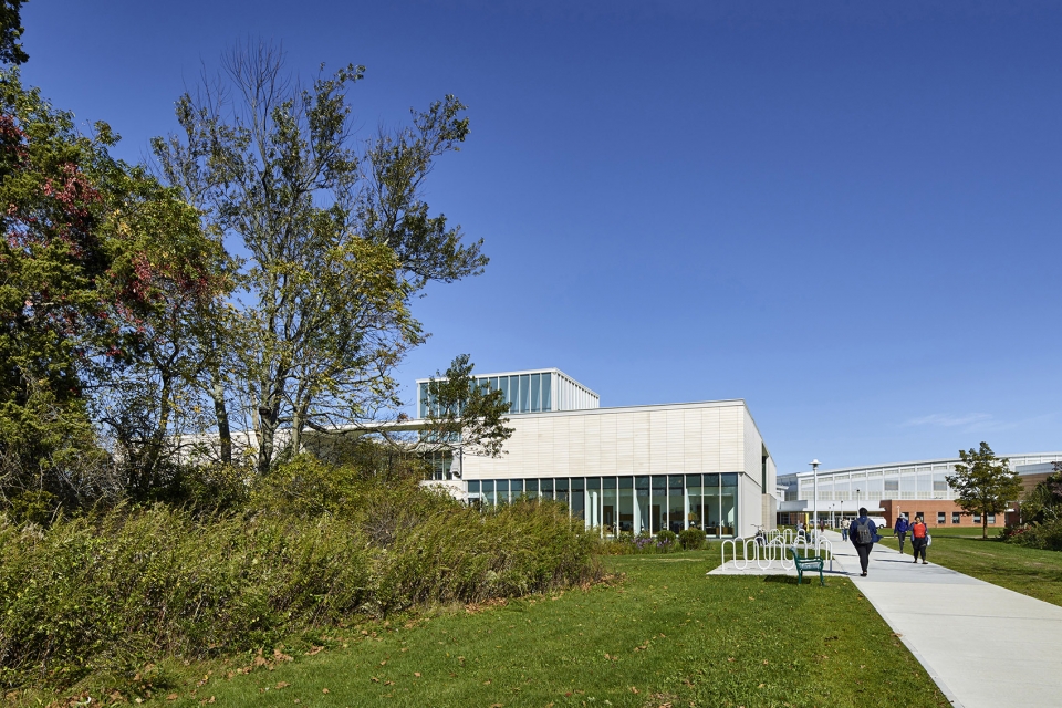 learning resource center by ikon 5 architects