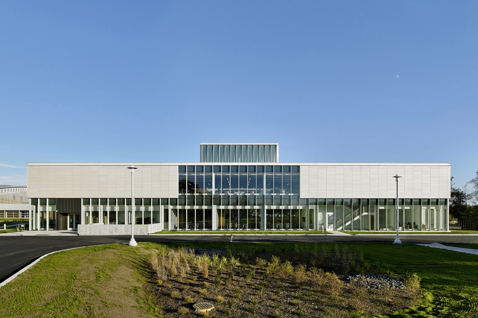 learning resource center by ikon 5 architects