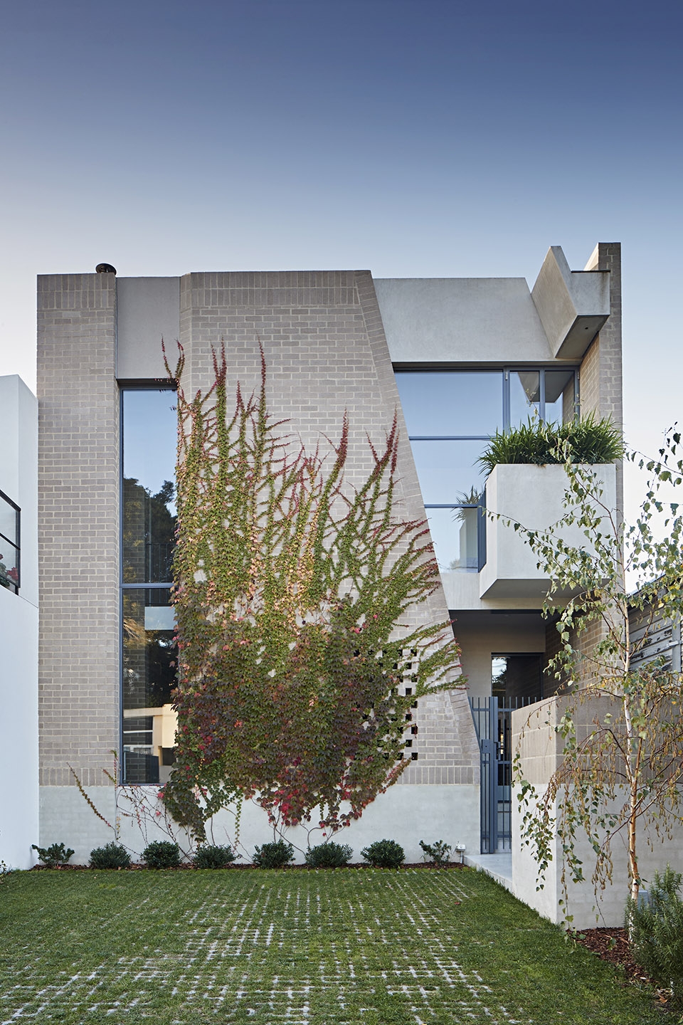 south yarra residence by hecker guthrie