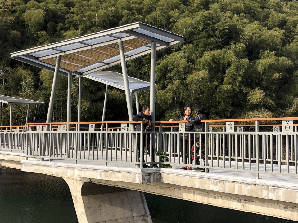yuhua village pedestrian bridge china by 12f studio