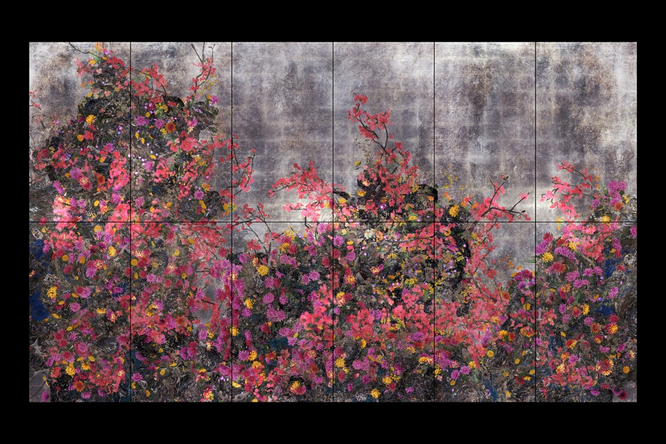 teamlab universe of water particles in the tank