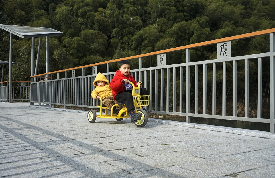 yuhua village pedestrian bridge china by 12f studio