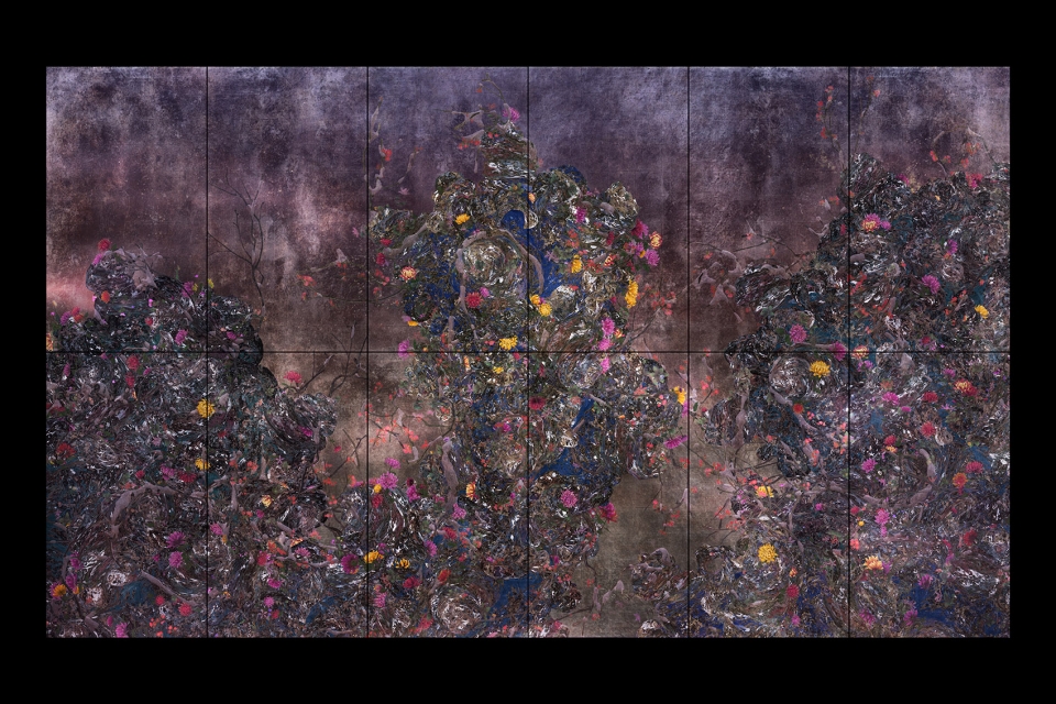 teamlab universe of water particles in the tank