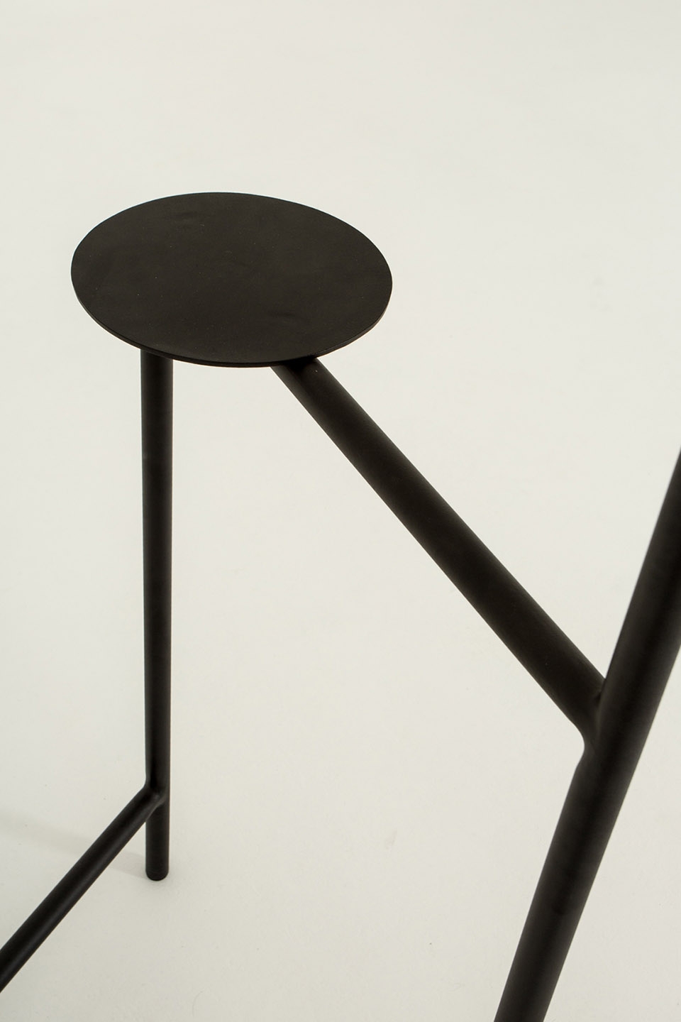 legs by pierre emmanuel vandeputte