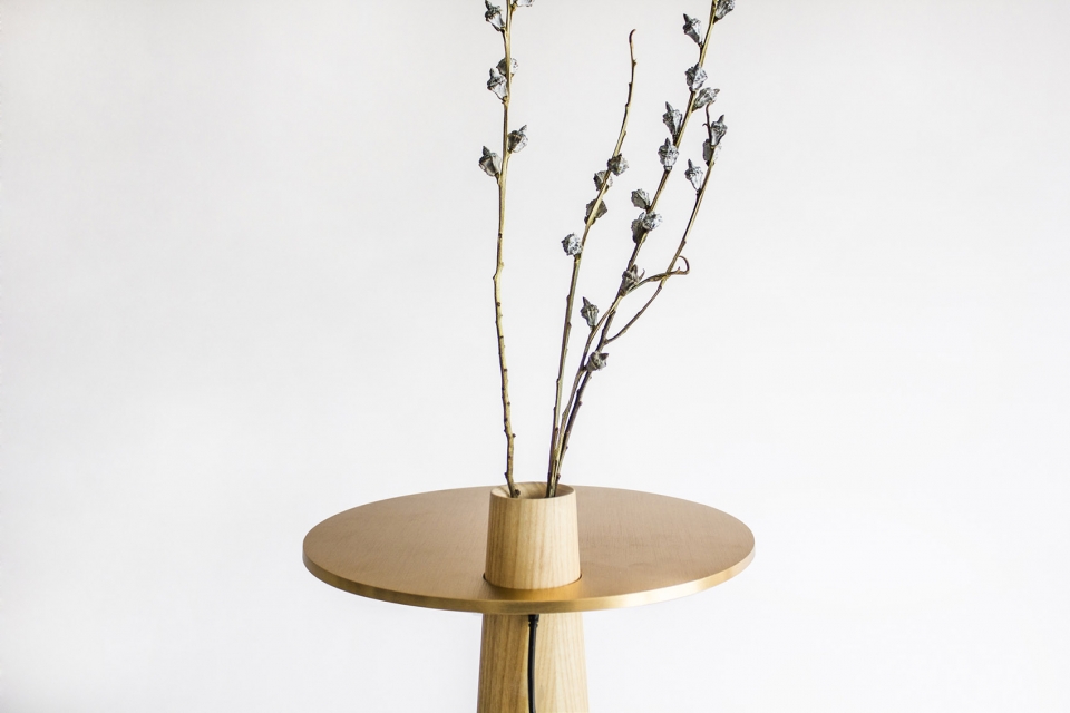 subtle happiness table lamp push design