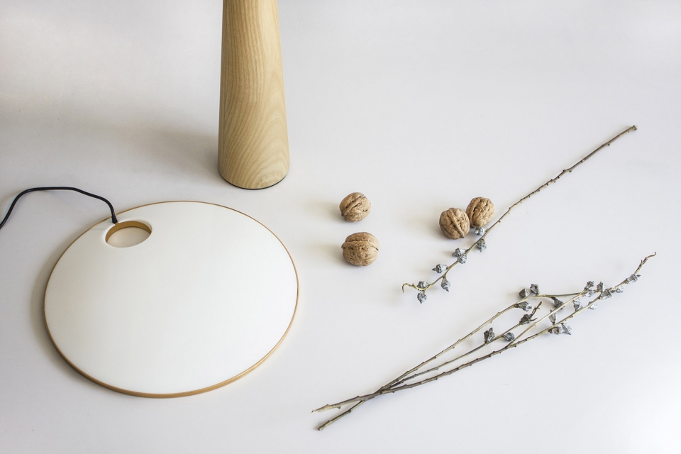 subtle happiness table lamp push design